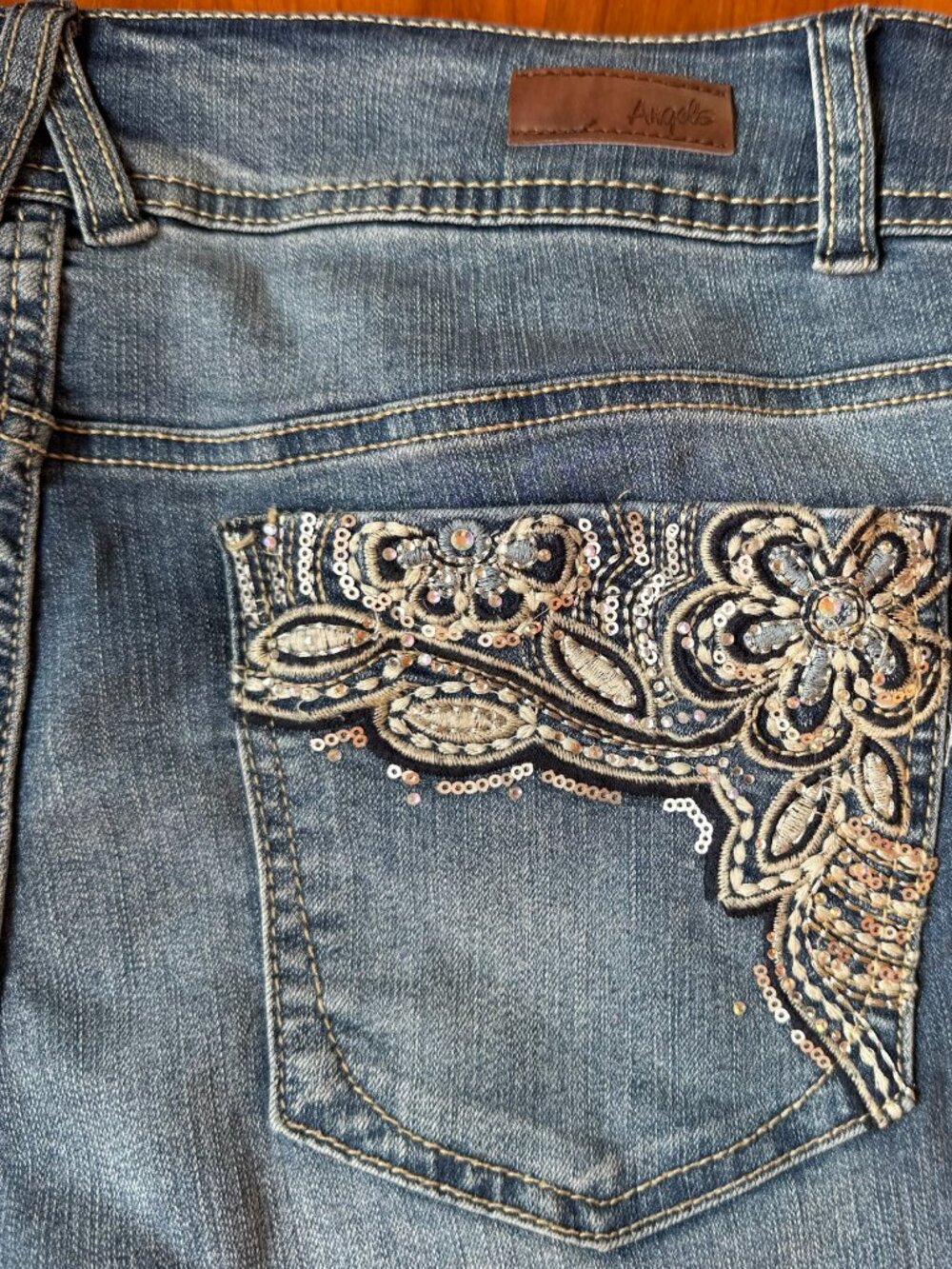 Angles Curvy Crop Size 16 Blue Jeans with Pocket Sequins